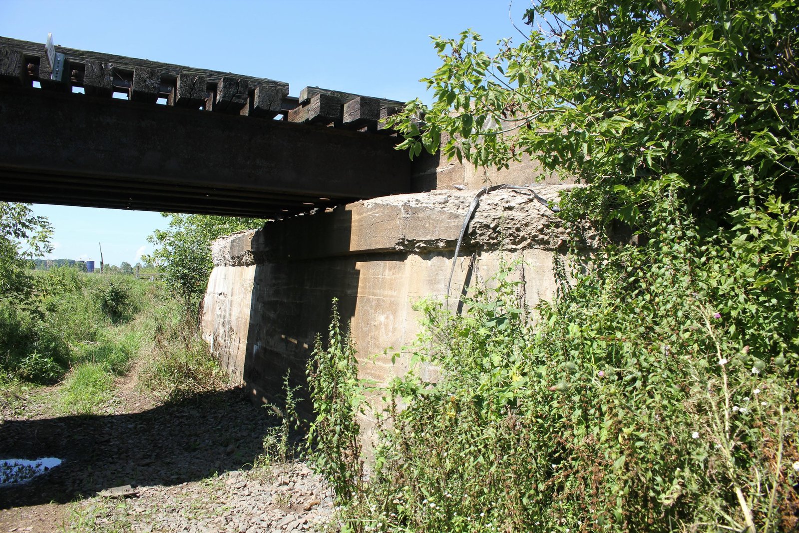 North abutment